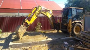 Часть № 12 Завершение!!! Порыв водопровода, переходим на бассейн. Работа экскаватора-погрузчика .