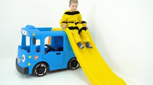 Ребенок подскользнулся и ударился локтем