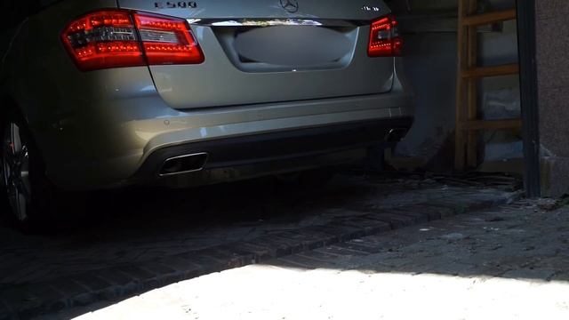 e500 w212 biturbo, cold start - Stock exhaust смотреть онлайн