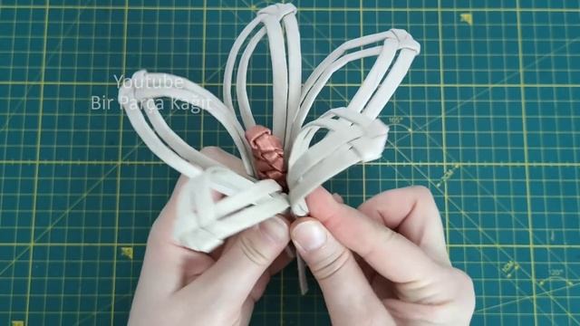 DIY - NEWSPAPER FLOWERS - How to Make a beautiful decorative flower with newspaper. смотреть онлайн