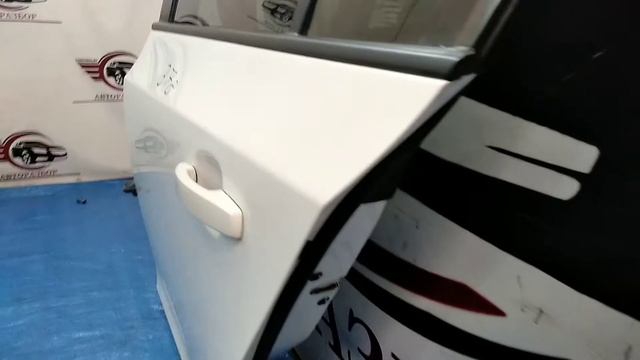 Задняя белая левая дверь Круз седан смотреть онлайн
