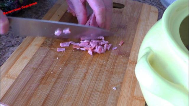 Окрошка рецепт нарасхват! И без картошки окрошка на кефире очень хороша и вкусна! смотреть онлайн