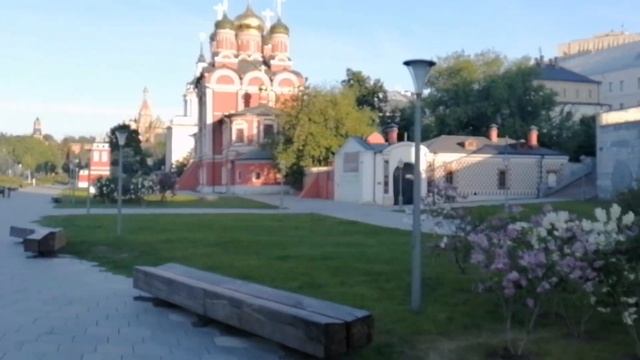 ДВИНУЛИ В ПУТЬ. УТРЕННЯЯ МОСКВА. НАШ ЗАВТРАК С ВИДОМ НА КРЕМЛЬ, ДВИЖУХА НА КРАСНОЙ ПЛОЩАДИ смотреть онлайн