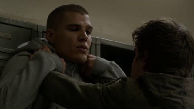 The Amazing Spiderman 1 Flash dice a Peter que siente mucho la muerte del Tio Ben y Gwen lo abraza смотреть онлайн