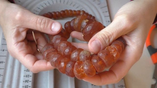 Семейские янтарные бусы, царский янтарь, как выглядят