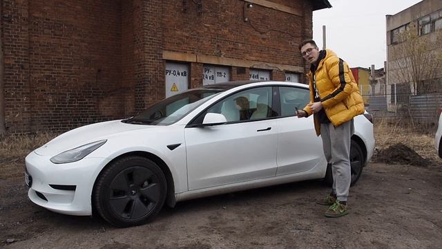 Tesla MODEL 3 - очень кринжовый обзор! смотреть онлайн
