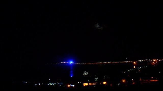 Керчь, ночь Луна и море,. колесо, набережная в огоньках освещения смотреть онлайн