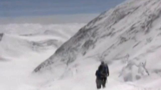 Trylikametis amerikietis tapo jauniausiu žmogumi, įkopusiu į Everestą смотреть онлайн