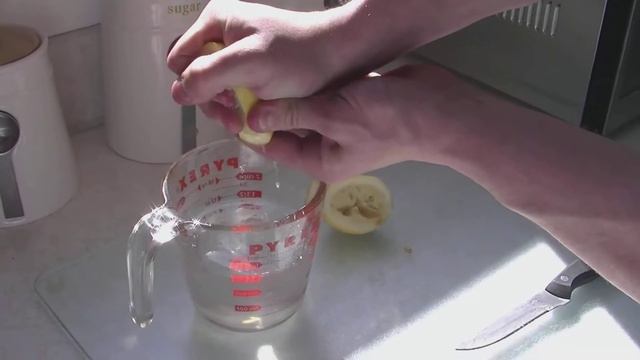 Great Microwave Cleaning Tip смотреть онлайн