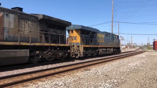 Train Coming Around Curve & This Happens! Includes Caboose & Train Station Update, Hamilton Trains смотреть онлайн