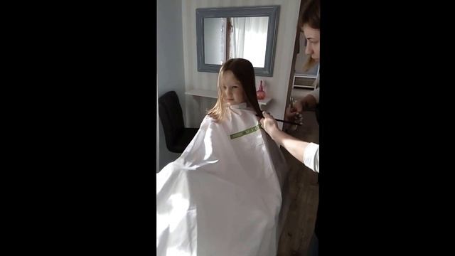 Первая стрижка Александры в студии красоты для детей и мам Baby Curls смотреть онлайн