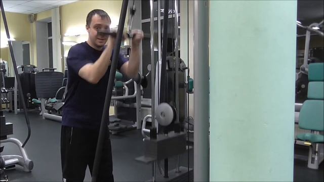 экстензия на трицепс, разгибание рук в верхнем блоке на трицепс, упражнения на трицепс, смотреть онлайн