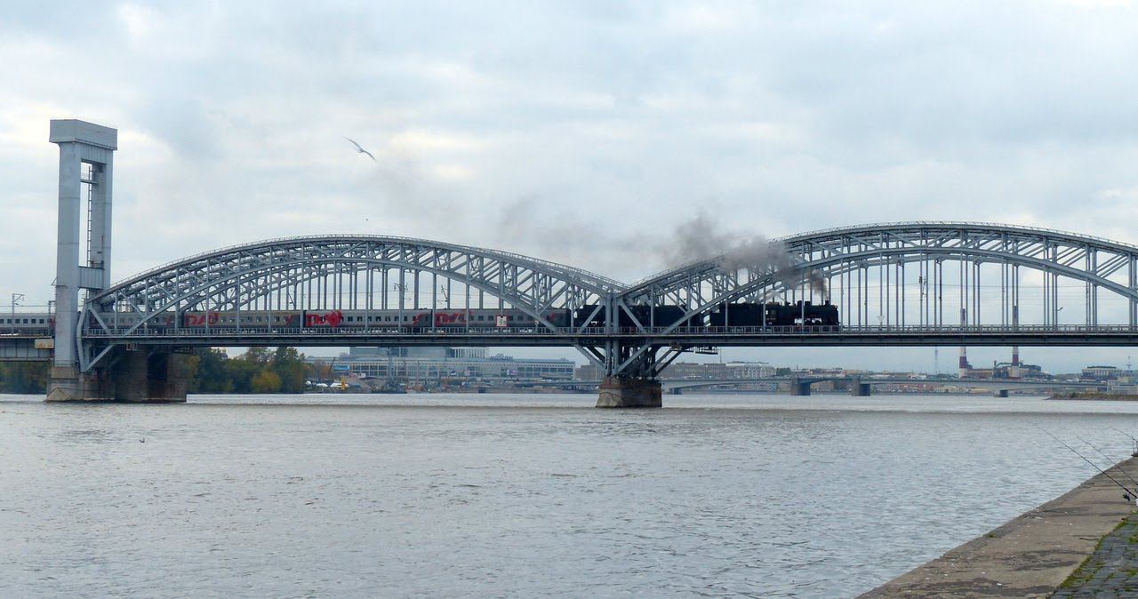 Паровозы СО17-2359 и Л-5289 на Финляндском железнодорожном мосту