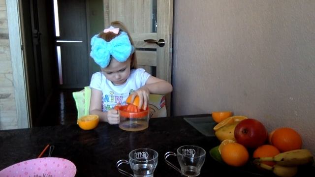 Детский блог Анюты Савчук. Видео для детей. Свежевыжатый сок. смотреть онлайн