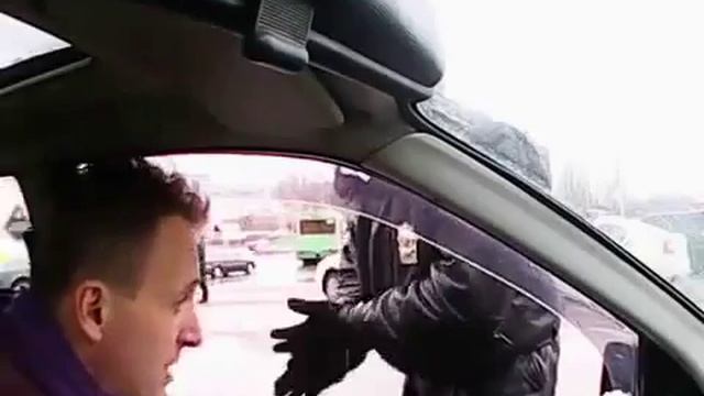 Общение по-новому в Донецке. ГАИ смотреть онлайн