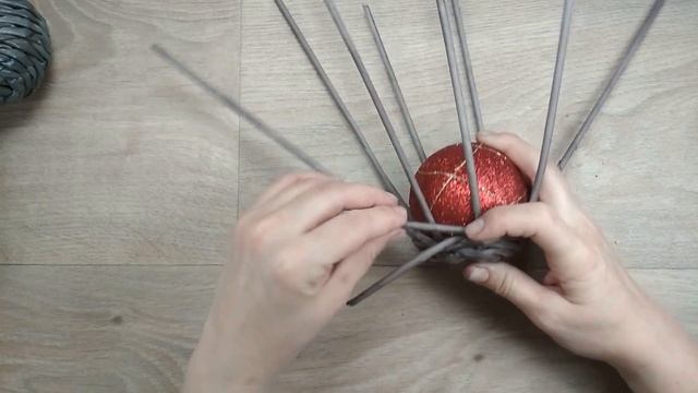 Новый год своими руками! Часть 1 DIY (как сделать шарики к новому году 2021) смотреть онлайн