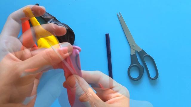 DIY? - Как сделать ПЛАТЬЕ ДЛЯ КУКЛЫ БАРБИ из шарика | Одежда для кукол своими руками за 5 минут смотреть онлайн