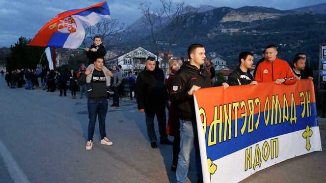 Молодежь в Черногории поддержала шествия в защиту Сербской церкви смотреть онлайн