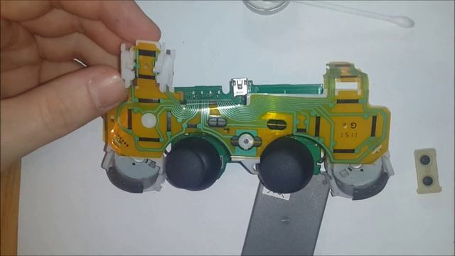 Как РАЗОБРАТЬ и собрать пульт от SONY PLAYSTATION (Сами чиним пульт в домашних условиях) смотреть онлайн