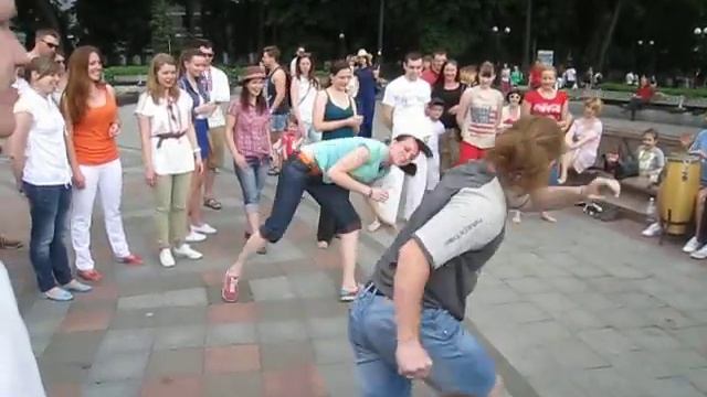 Капоэйра, на площади перед Верховной Радой, киев, 24.05.2015 смотреть онлайн
