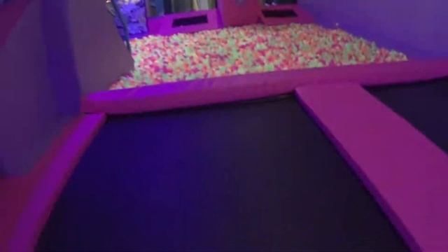 Батуты в Атмосфере. Каширская Плаза. смотреть онлайн