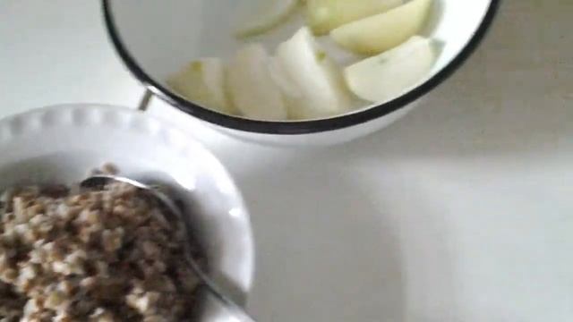 Гороховый суп с гренками. Котлеты мясо-гречневые.