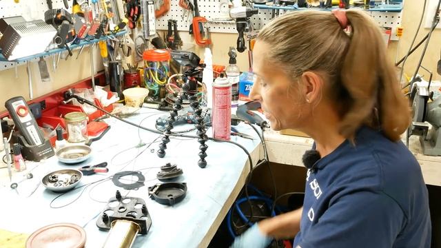 Ferrari 308 Window Regulator Fix - OMG!! What A MESS! - DIRT ROAD Ferrari 308QV Ep#3 смотреть онлайн