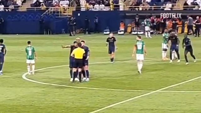 Cristiano Ronaldo Reaction On Al Ettifaq Fans Chanting Lionel Messi's Name смотреть онлайн