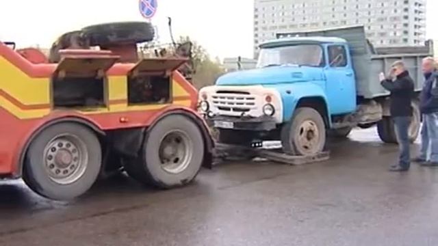 В Вологде эвакуируют грузовики смотреть онлайн