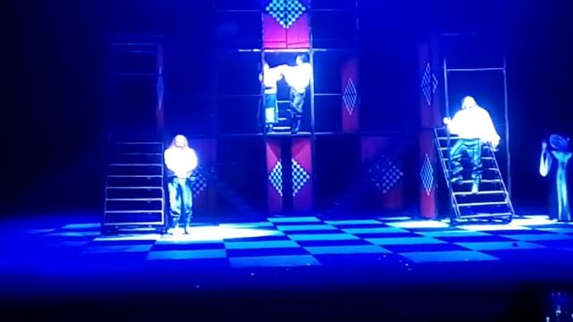 Крымский музыкальный театр ...Перед грозой так пахнут розы смотреть онлайн