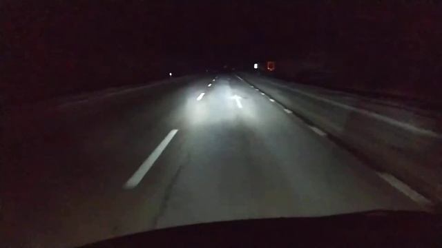 Как светят LED Phillips Ultinon в фаре Форд Транзит ТТ9 смотреть онлайн