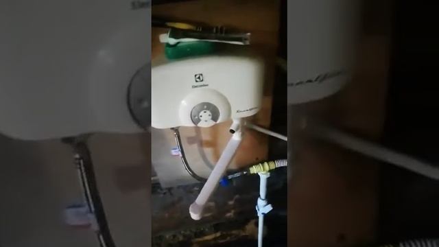 Проточный водонагреватель.Пельмени варить можно.ЗВЕРЬ!!! смотреть онлайн