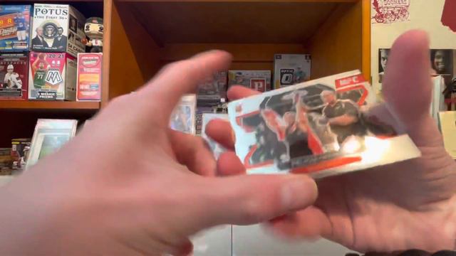 Opening a retail pack of 2022 UFC prizm смотреть онлайн