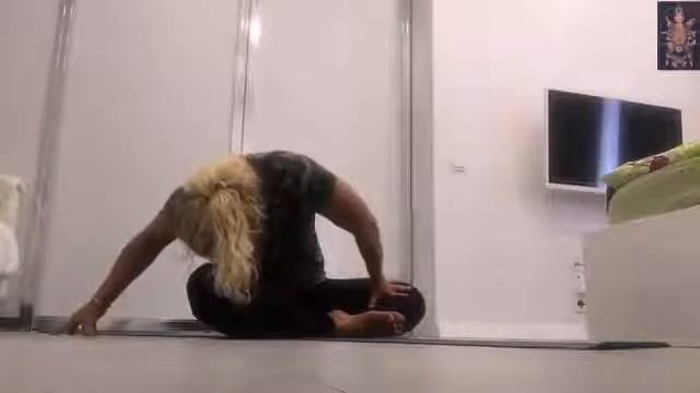 Хатха йога. Средний уровень сложности. Упражнения для занятия йогой дома смотреть онлайн