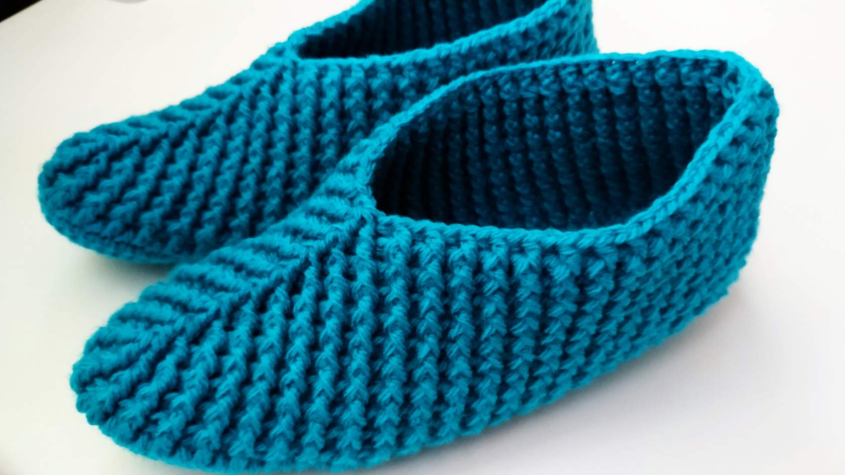 Их вяжут постоянно Тапочки следки крючком. смотреть онлайн