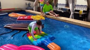 Бассейн это лава от Макс и Кати