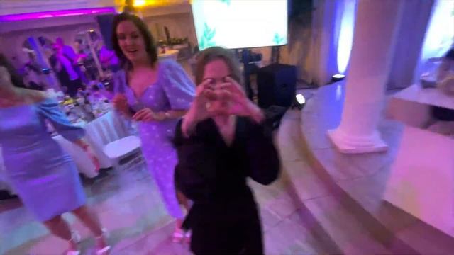 Танцевальный батл на свадьбе.Ржака.сколько стоит отметить свадьбу в 2023году смотреть онлайн