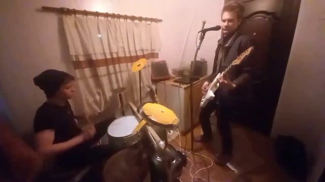 Насморк-Синий октябрь (кавер)На самодельных барабанах смотреть онлайн