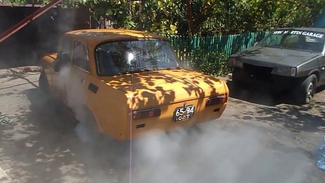 Москвич 2140 Drift. Жжем резину. Много дыма смотреть онлайн