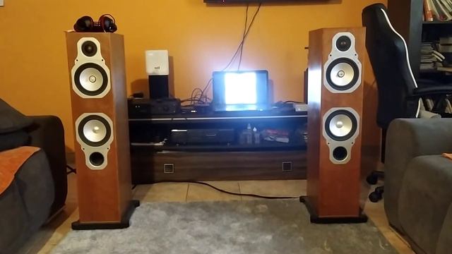 Monitor audio gs20 and Roksan Caspian Mk2. смотреть онлайн