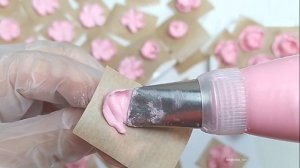 Украшения кулича цветами из Айсинга! Эффектный декор кулича цветами. Цветы из Роял и Софт Айсинга.