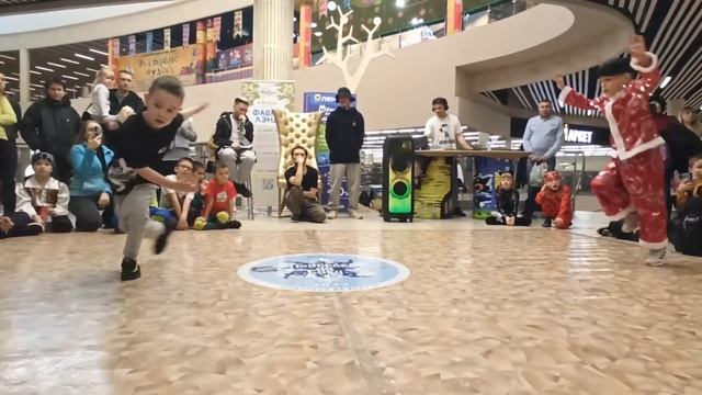 ЯРКИЙ vs АЛМАЗ | ТОП 8 BABY 4-6 ЛЕТ | ПОДСКОКИ НА БОКУ 10 г. Стерлитамак смотреть онлайн