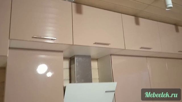 Кухня с посудомойкой, корзина под мойкой, деревянная столешница 40мм. Тверицкая набережная. mebeele смотреть онлайн