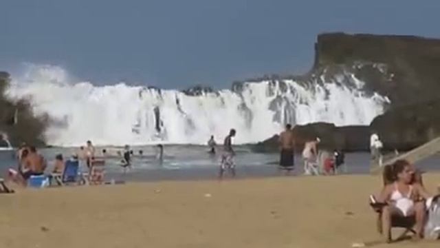 Очень красивая живописная бухта смотреть онлайн