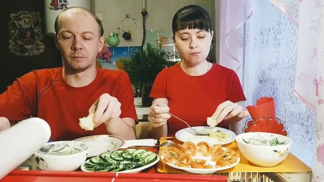 МУКБАНГ ? САЛАТ КАРТОШКА ОГУРЦЫ ПОМИДОРЫ смотреть онлайн