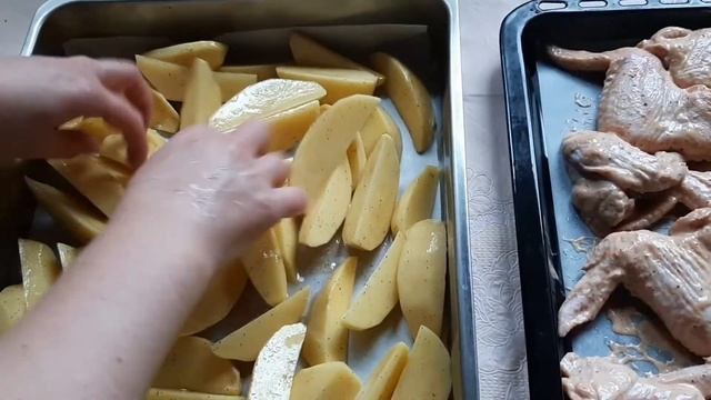 Готовим выкупные куриные крылышки? с картошкой ? смотреть онлайн