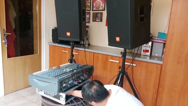 JBL MRX 515 Using Powered Mixer 1200watts rms смотреть онлайн