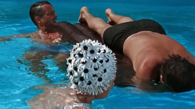 Мамина подруга соблазнила студента, но он выбрал ее дочь смотреть онлайн