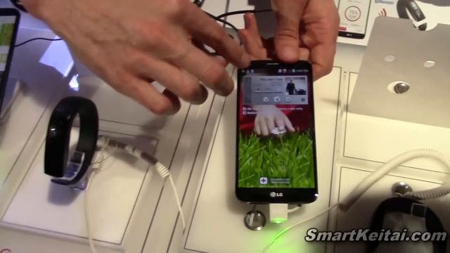 LG Lifeband Touch Activity Tracker and Android App Demo - CES 2014 смотреть онлайн