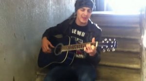 Песня под гитару...у окна. В подъезде.